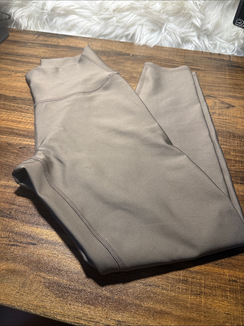ALO Yoga High-Waist Leggings in Taupe